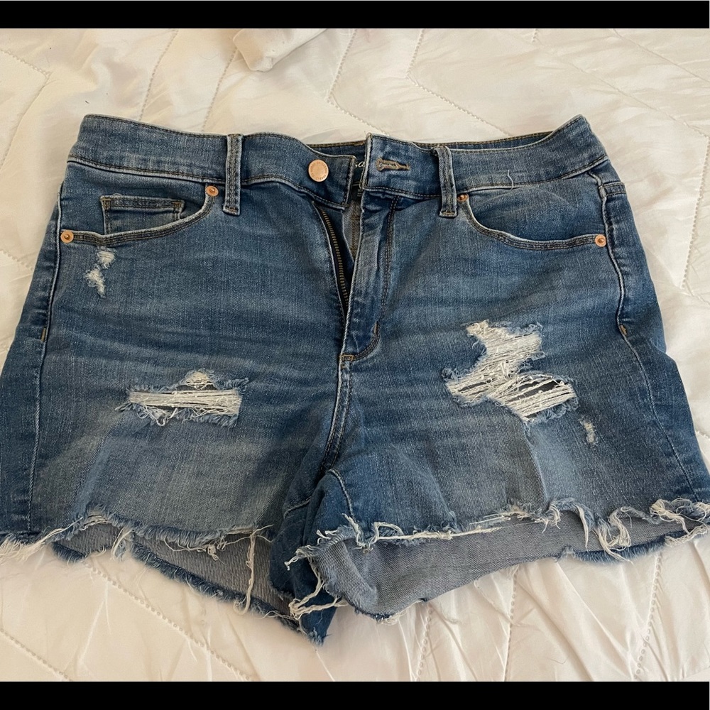 Universal thread distressed denim shorts size 10